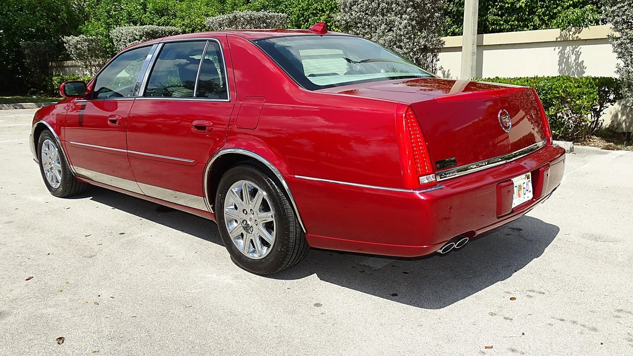 2010 Cadillac DTS - Image 5 of 21