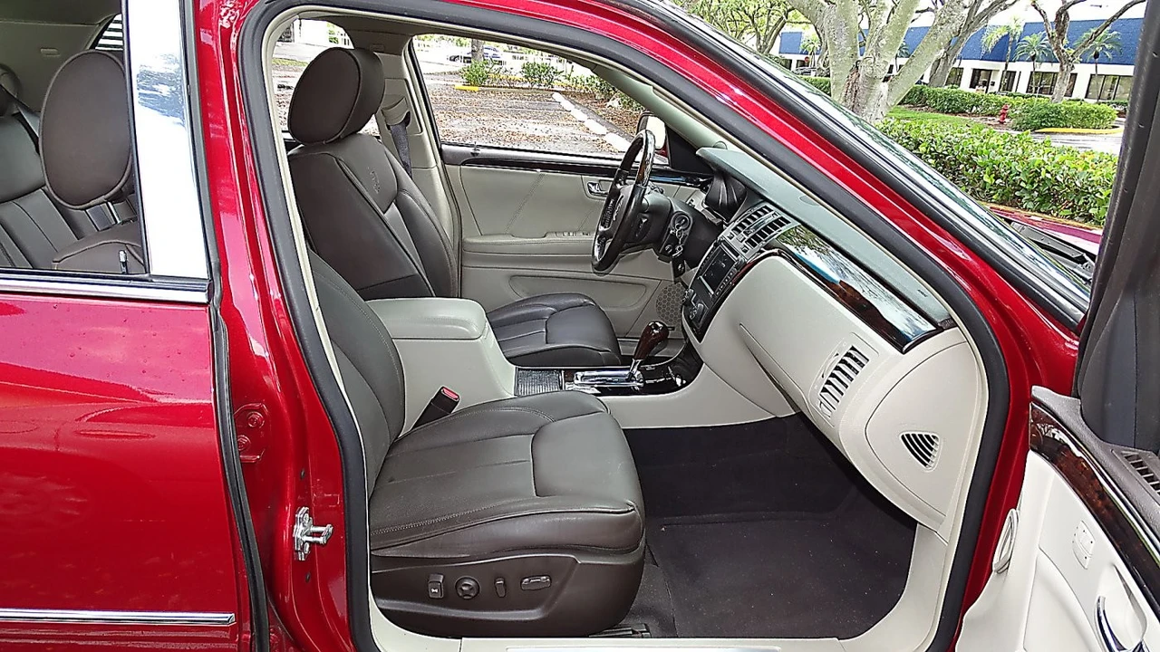 2010 Cadillac DTS - Image 12 of 21