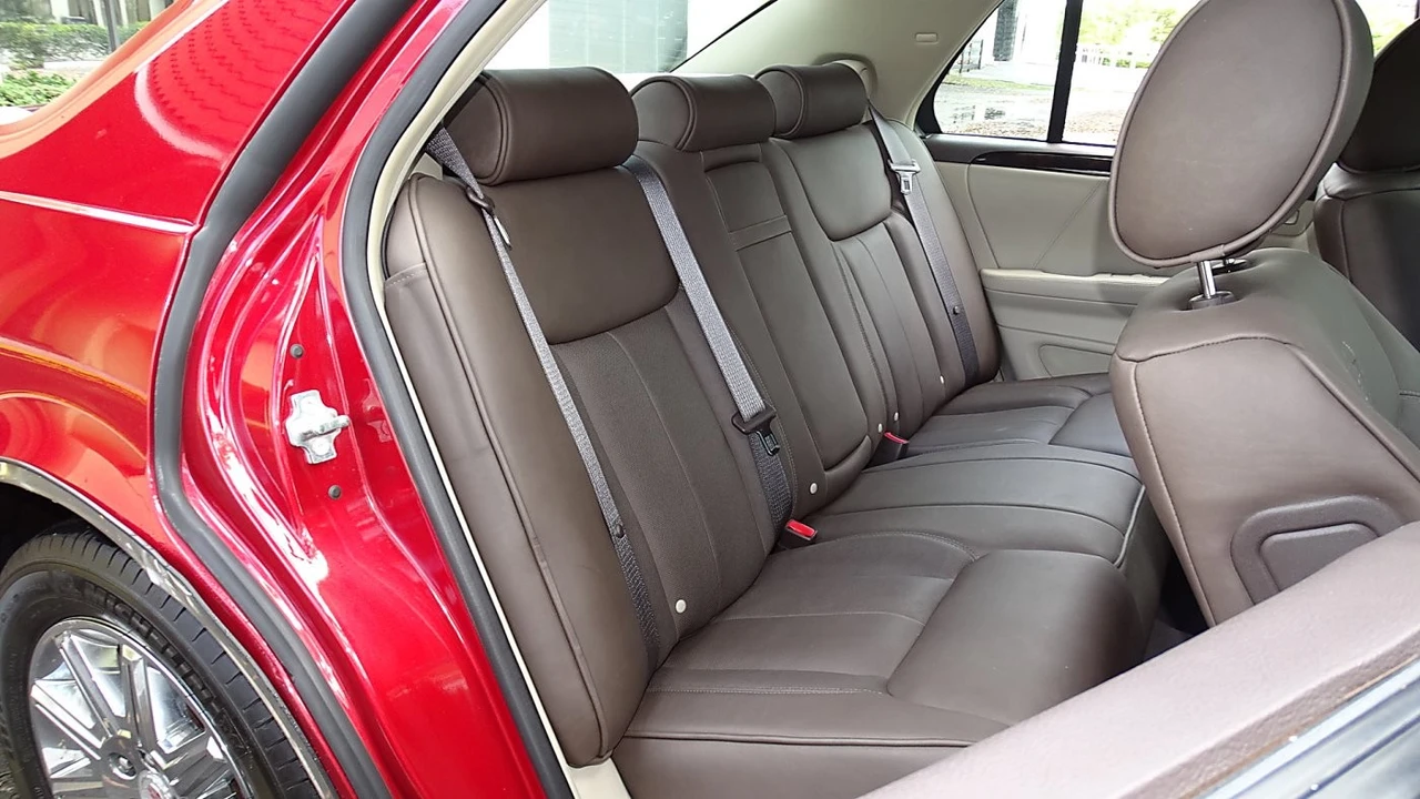 2010 Cadillac DTS - Image 19 of 21