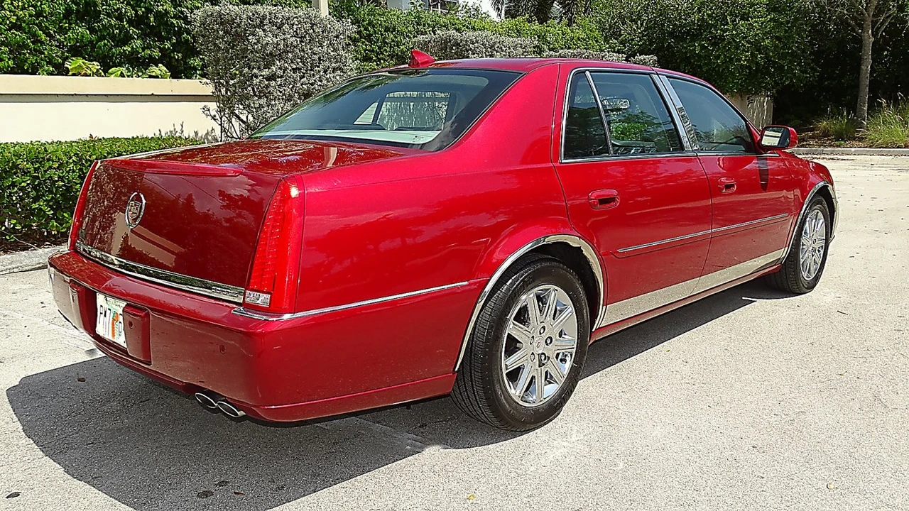 2010 Cadillac DTS - Image 4 of 21