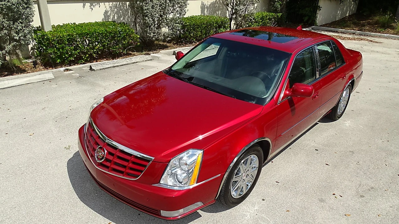 2010 Cadillac DTS - Image 8 of 21