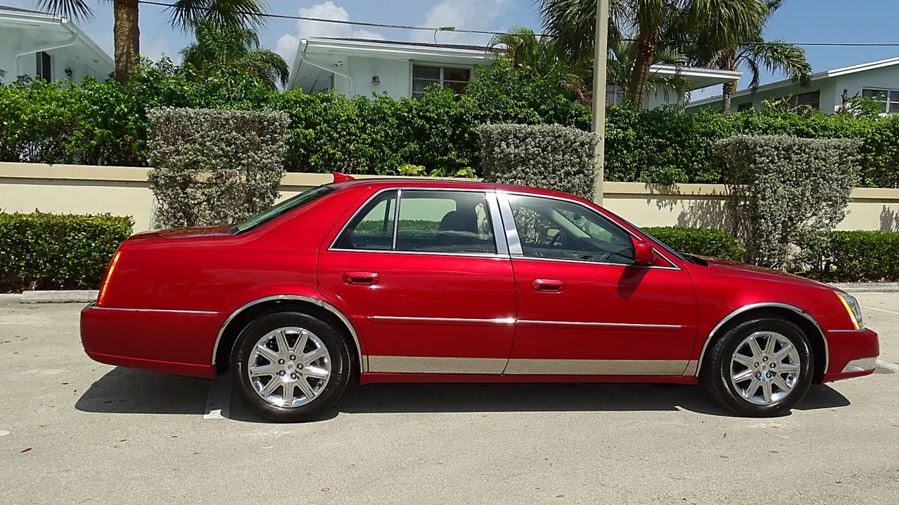 2010 Cadillac DTS - Image 3 of 21