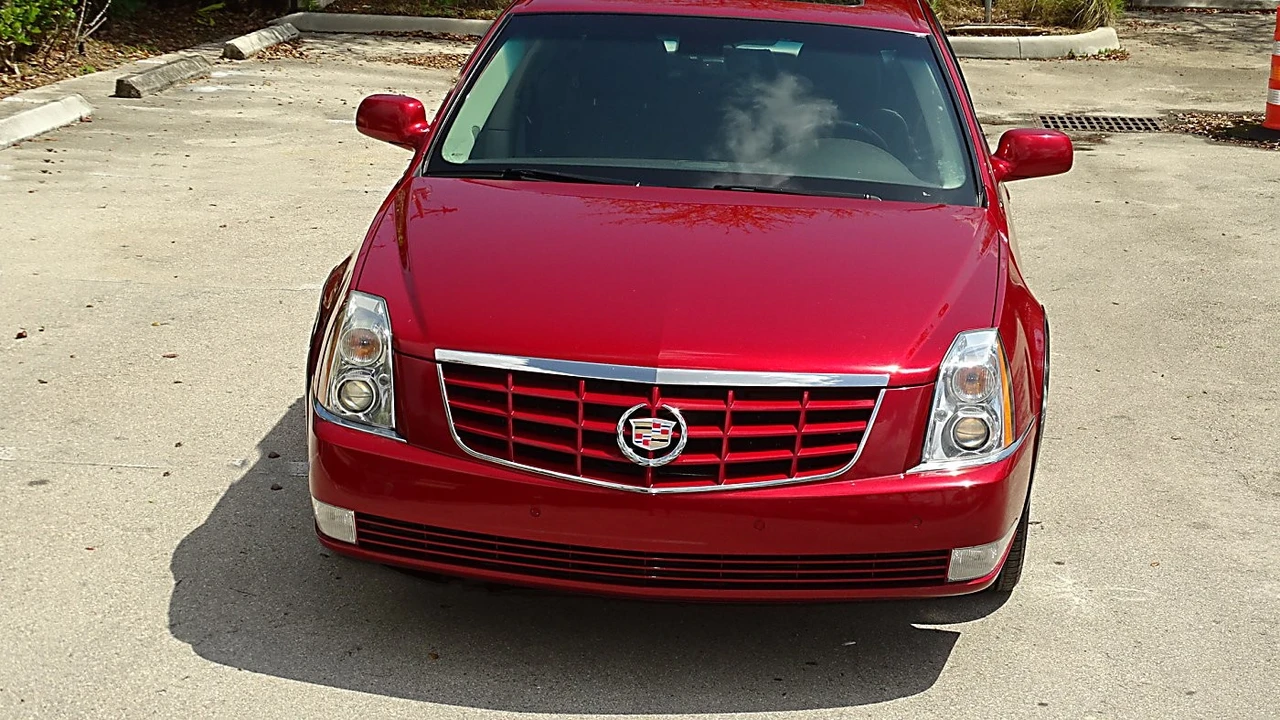 2010 Cadillac DTS - Image 11 of 21