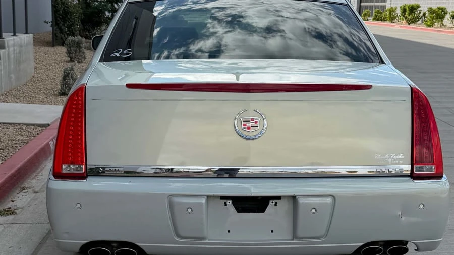 2010 Cadillac DTS - Image 5 of 28