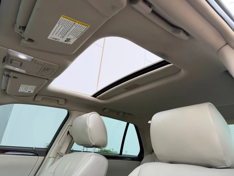 2010 Cadillac DTS - Image 22 of 28