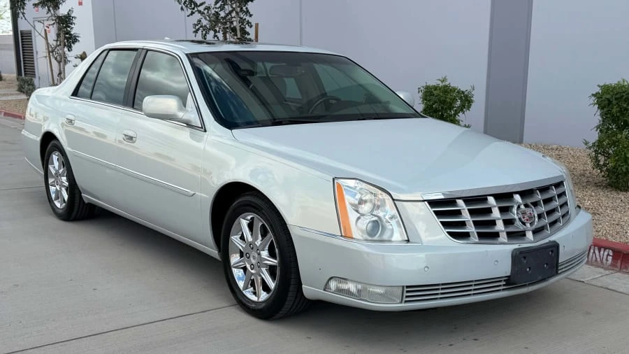 2010 Cadillac DTS - Image 13 of 28