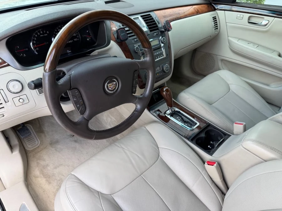 2010 Cadillac DTS - Image 16 of 28