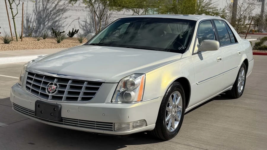 2010 Cadillac DTS - Image 14 of 28