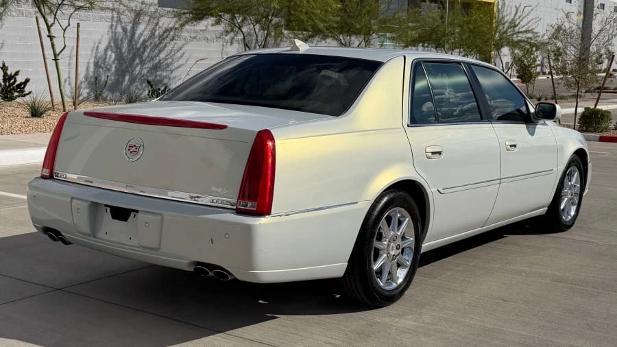 2010 Cadillac DTS - Image 3 of 28