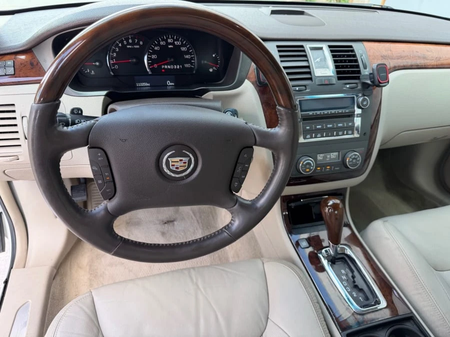 2010 Cadillac DTS - Image 23 of 28