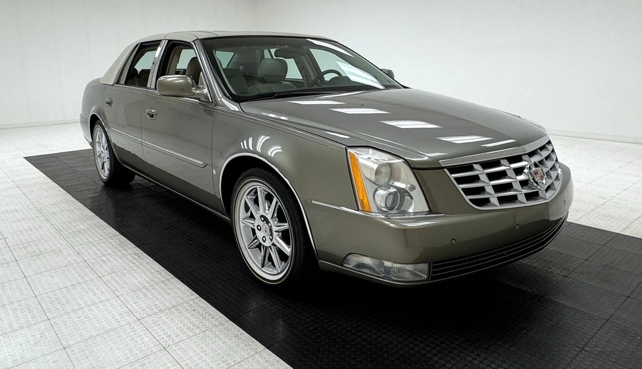 2010 Cadillac DTS - Image 7 of 12