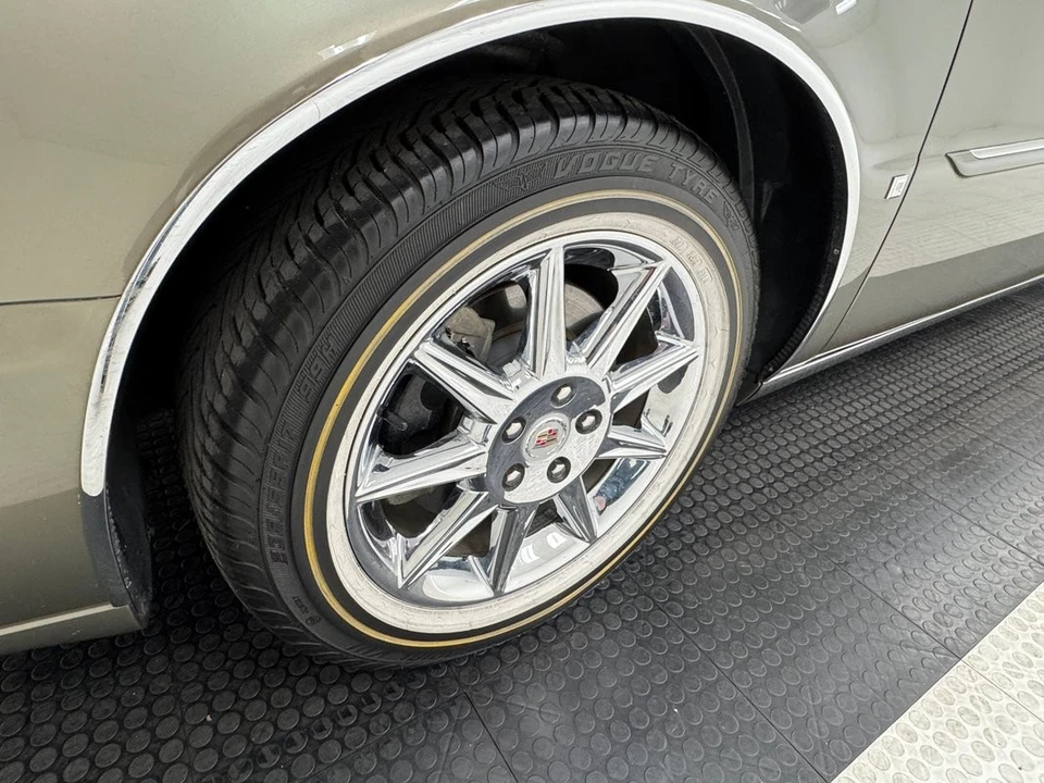 2010 Cadillac DTS - Image 11 of 12