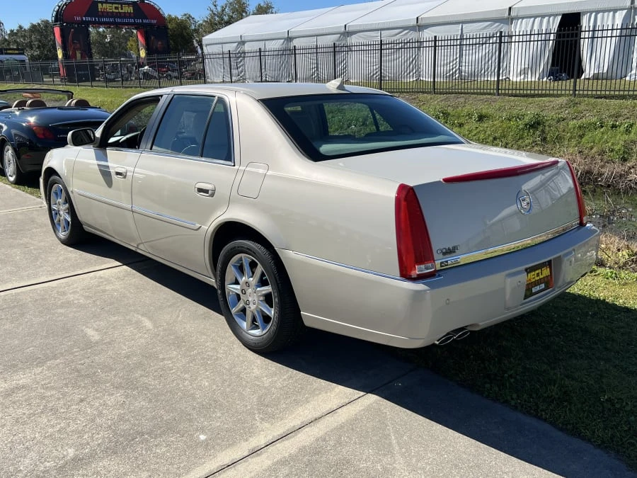 2010 Cadillac DTS - Image 3 of 8