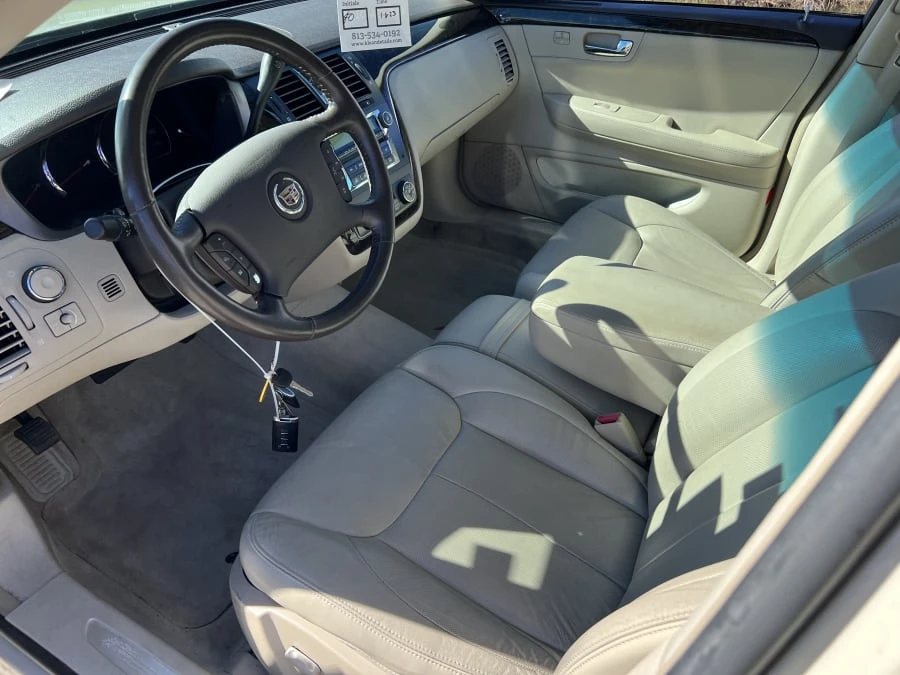 2010 Cadillac DTS - Image 4 of 8
