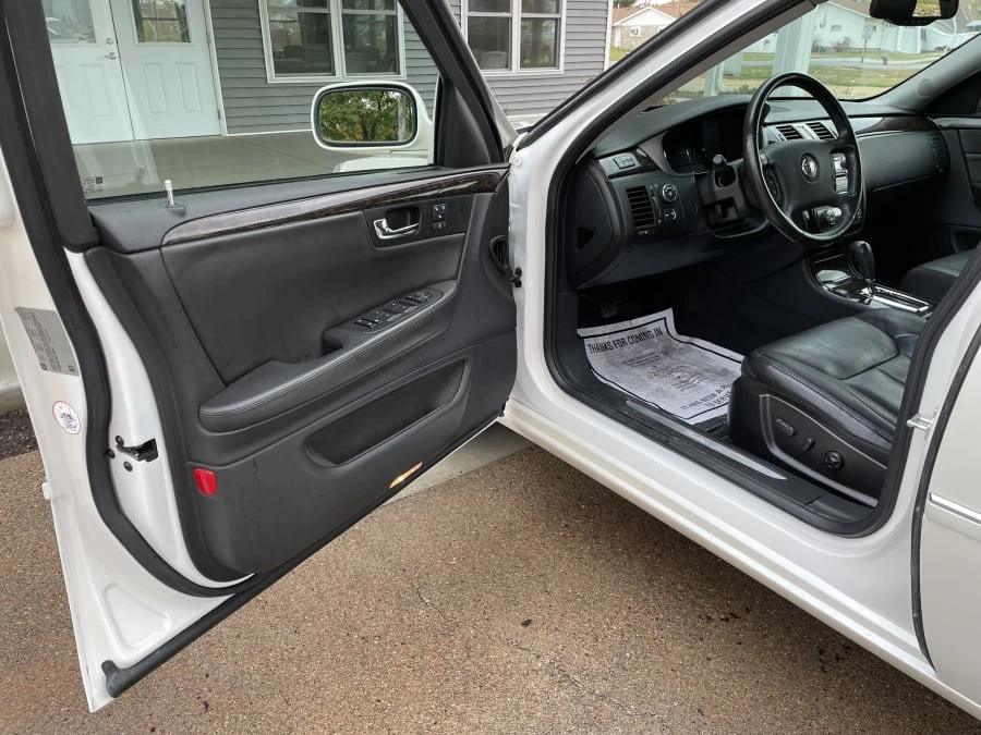 2010 Cadillac DTS - Image 18 of 26