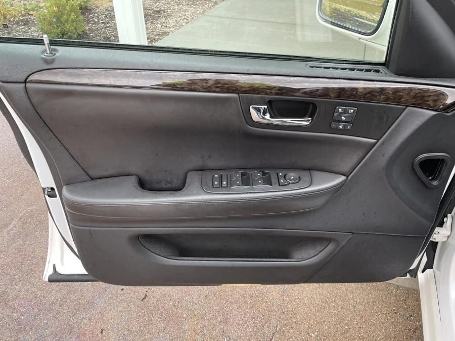 2010 Cadillac DTS - Image 19 of 26