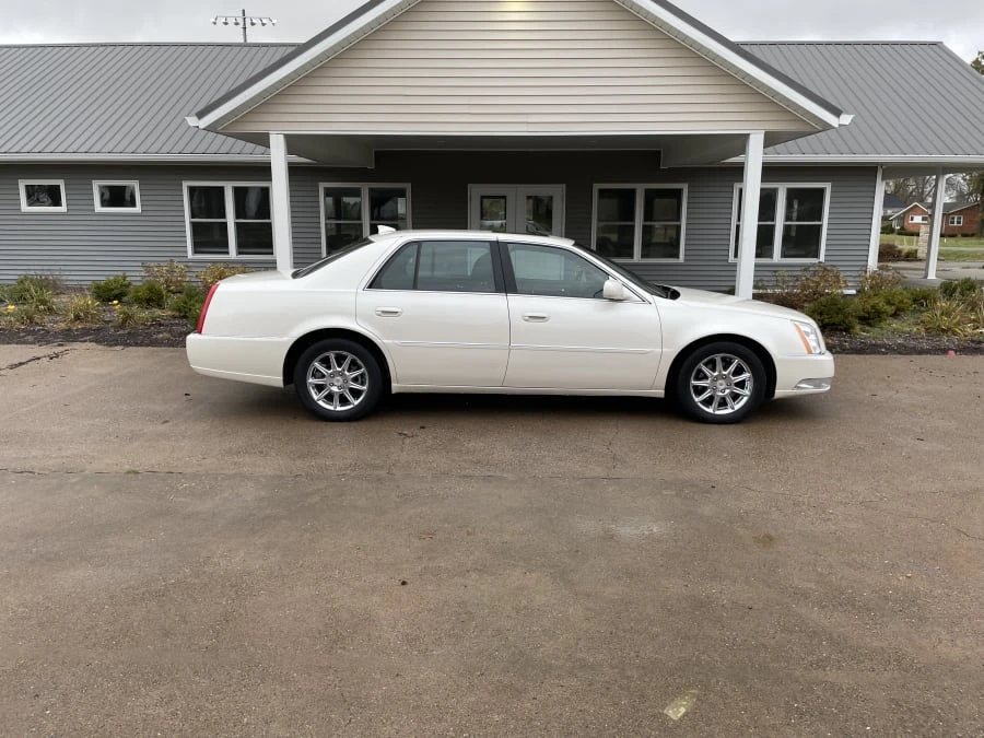 2010 Cadillac DTS - Image 6 of 26