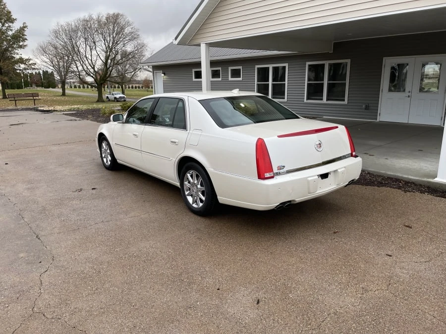 2010 Cadillac DTS - Image 11 of 26
