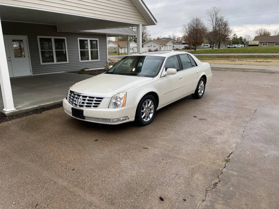 2010 Cadillac DTS - Image 10 of 26