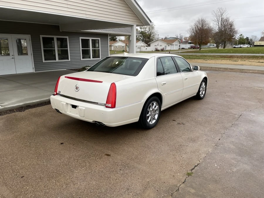 2010 Cadillac DTS - Image 7 of 26