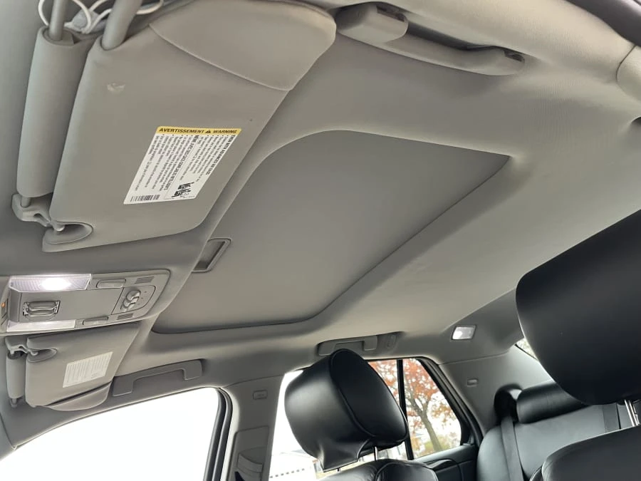 2010 Cadillac DTS - Image 17 of 26
