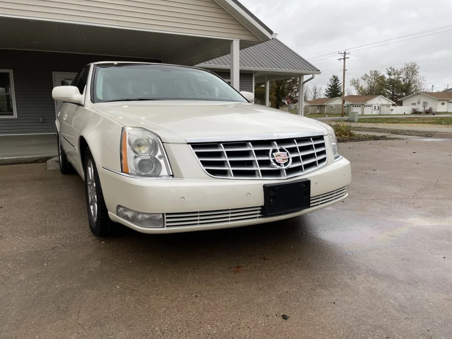2010 Cadillac DTS - Image 8 of 26