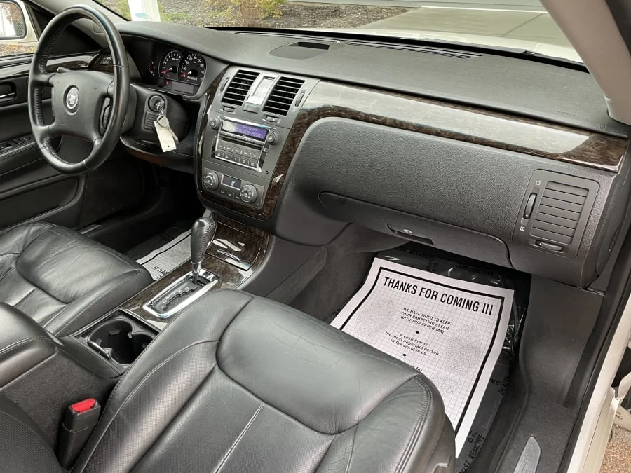 2010 Cadillac DTS - Image 22 of 26