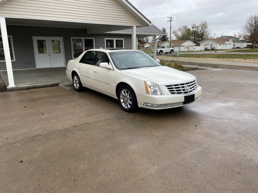 2010 Cadillac DTS - Image 3 of 26