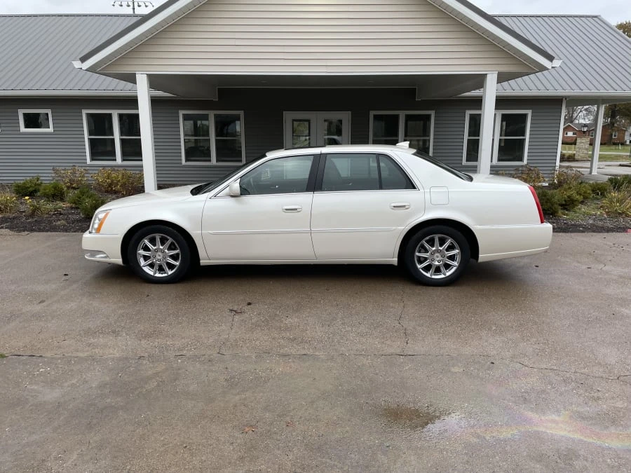 2010 Cadillac DTS - Image 2 of 26