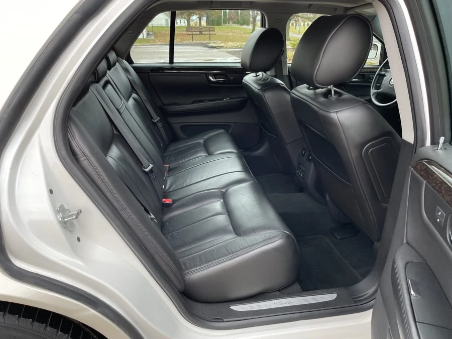 2010 Cadillac DTS - Image 16 of 26