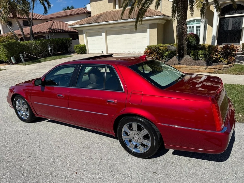 2010 Cadillac DTS - Image 8 of 21
