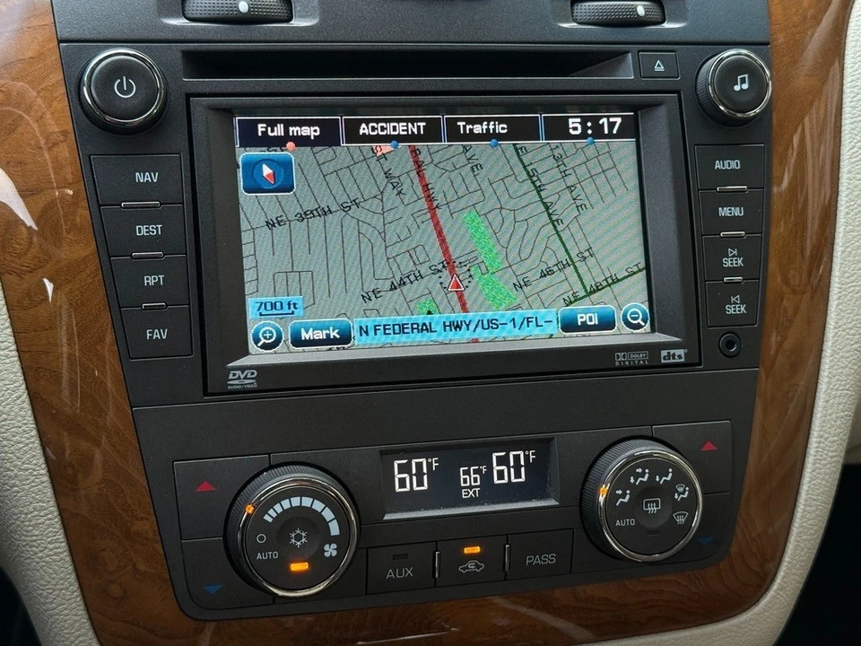 2010 Cadillac DTS - Image 17 of 21