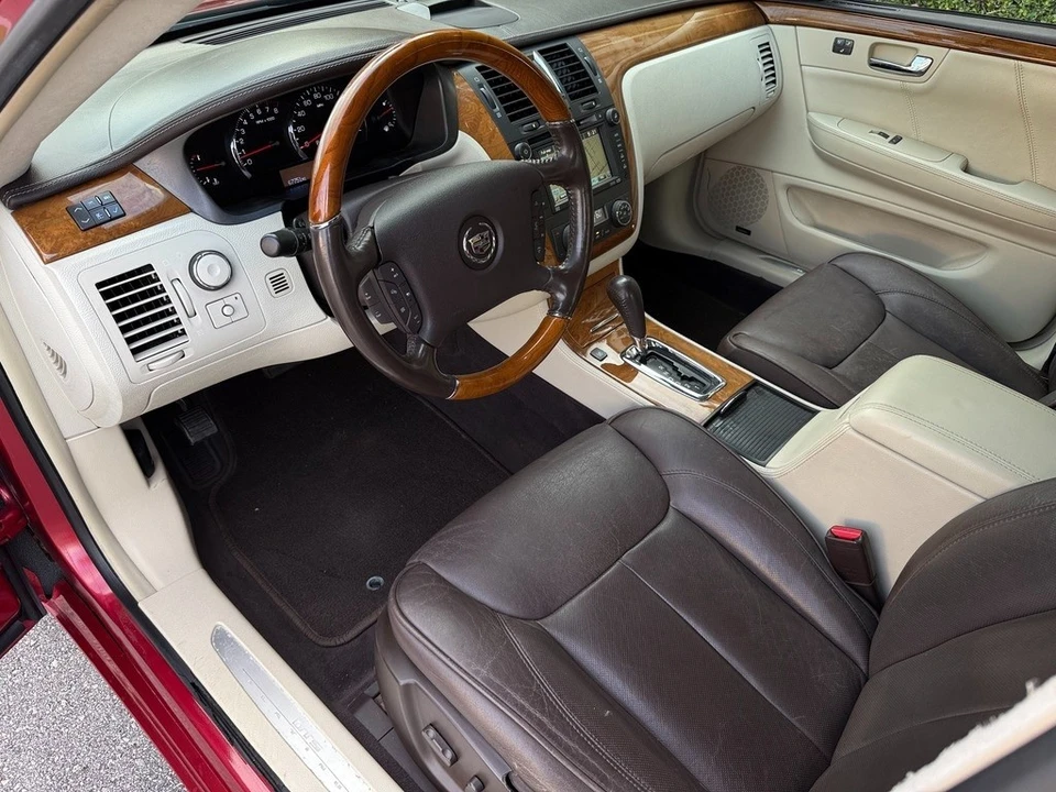 2010 Cadillac DTS - Image 19 of 21