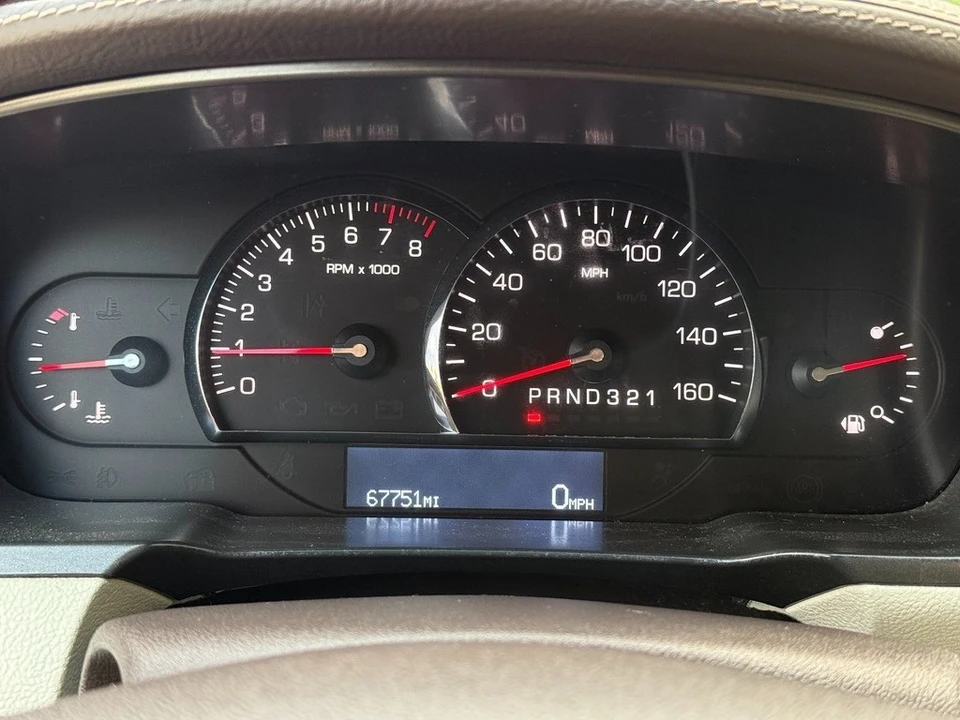 2010 Cadillac DTS - Image 11 of 21