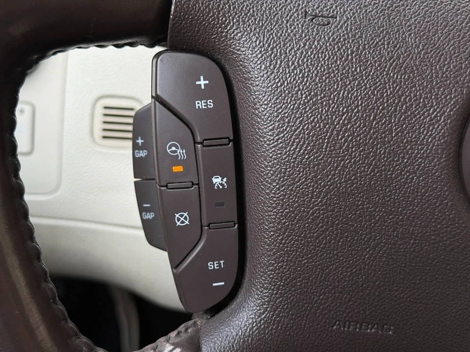 2010 Cadillac DTS - Image 12 of 21