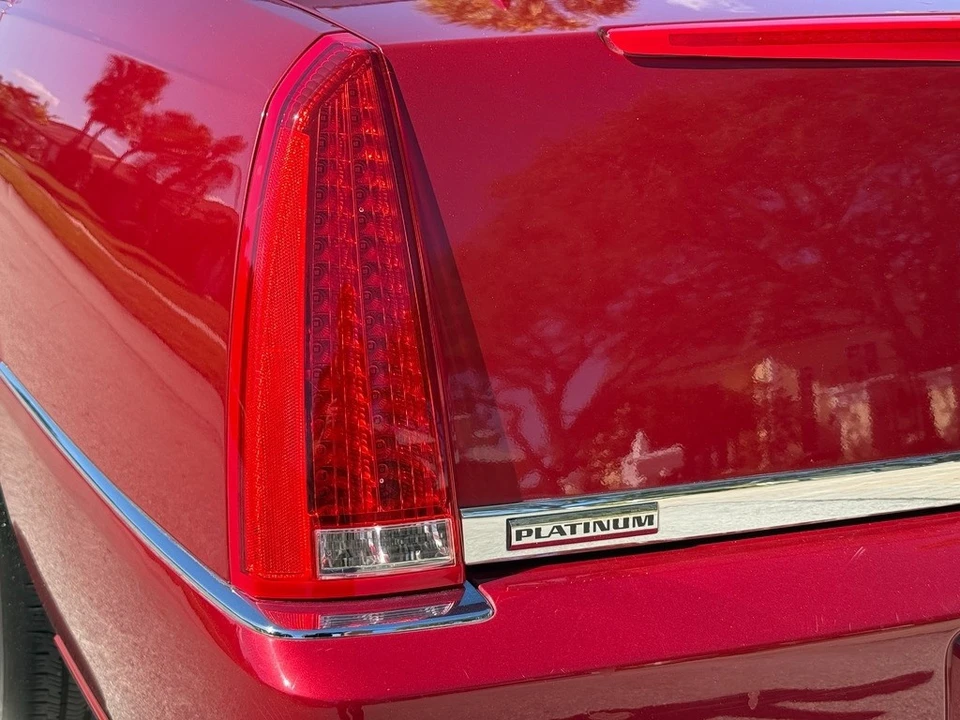 2010 Cadillac DTS - Image 9 of 21