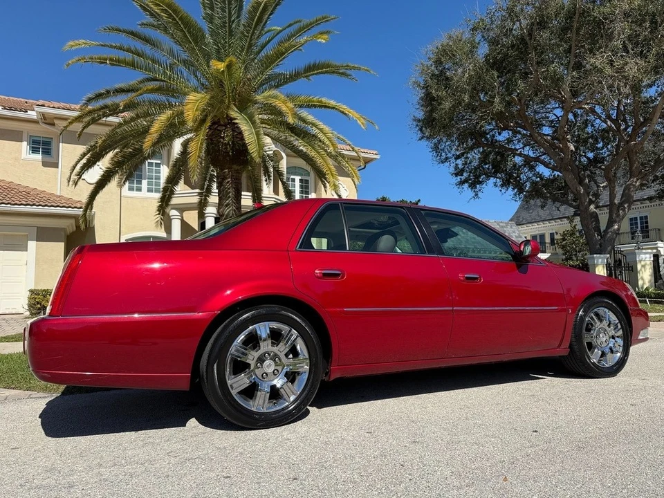 2010 Cadillac DTS - Image 3 of 21
