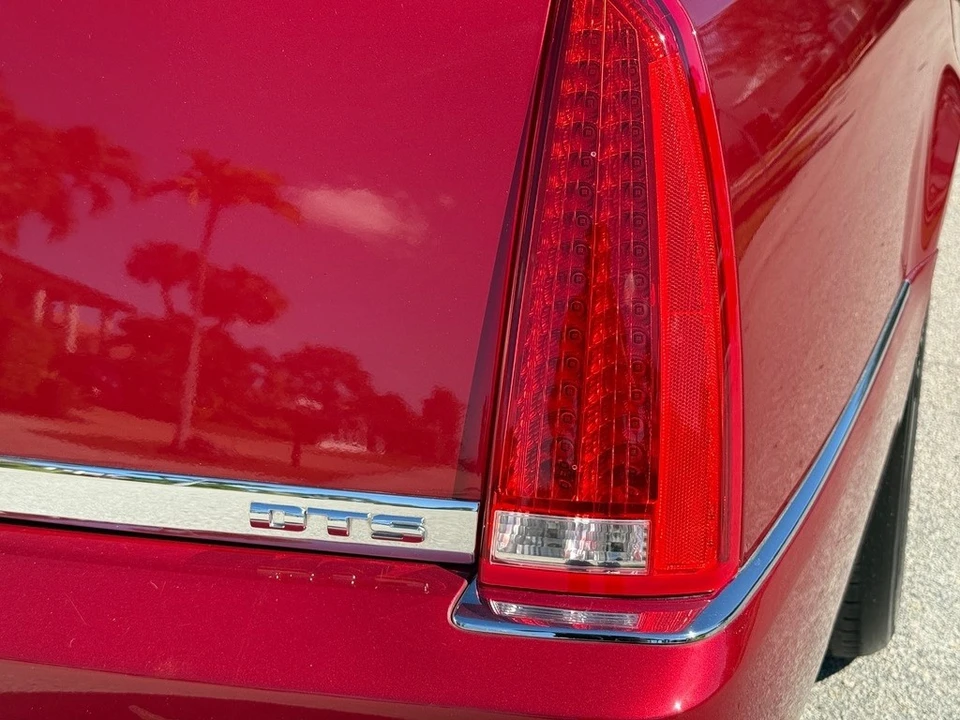 2010 Cadillac DTS - Image 5 of 21