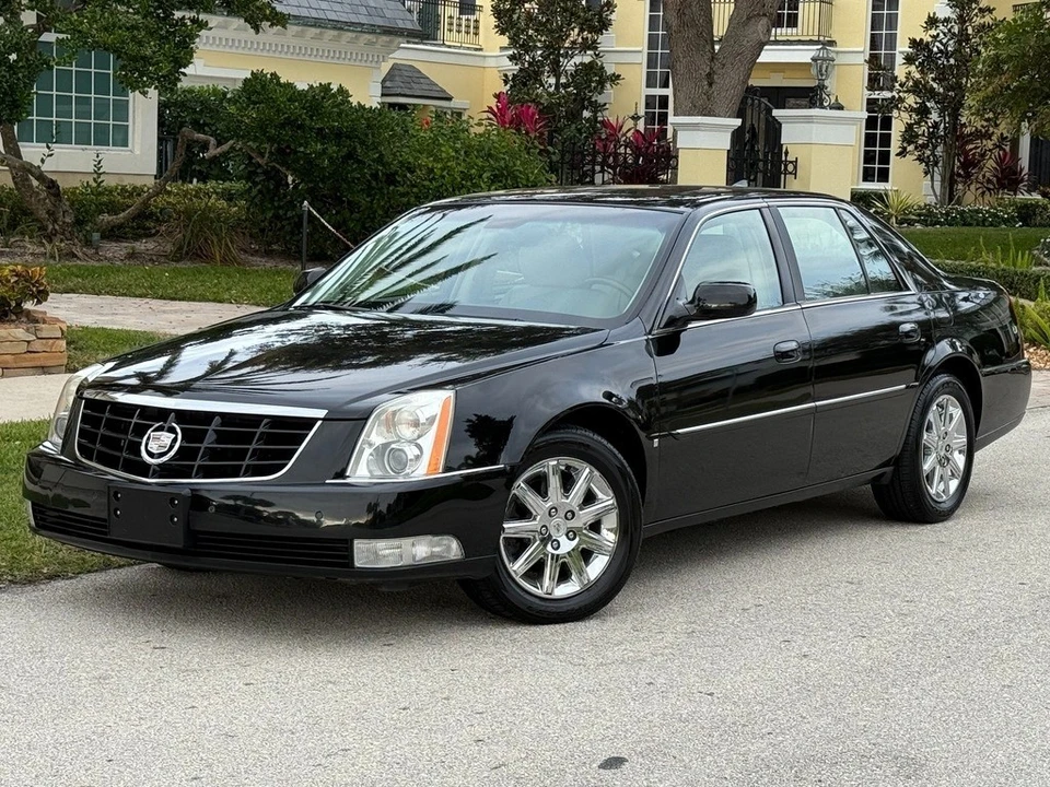 2010 Cadillac DTS - Image 10 of 21