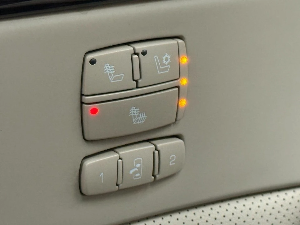 2010 Cadillac DTS - Image 15 of 21