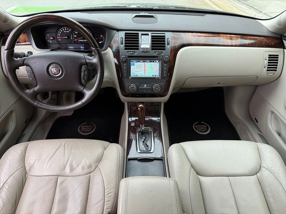 2010 Cadillac DTS - Image 17 of 21
