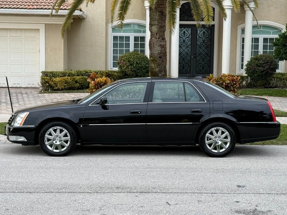 2010 Cadillac DTS - Image 7 of 21