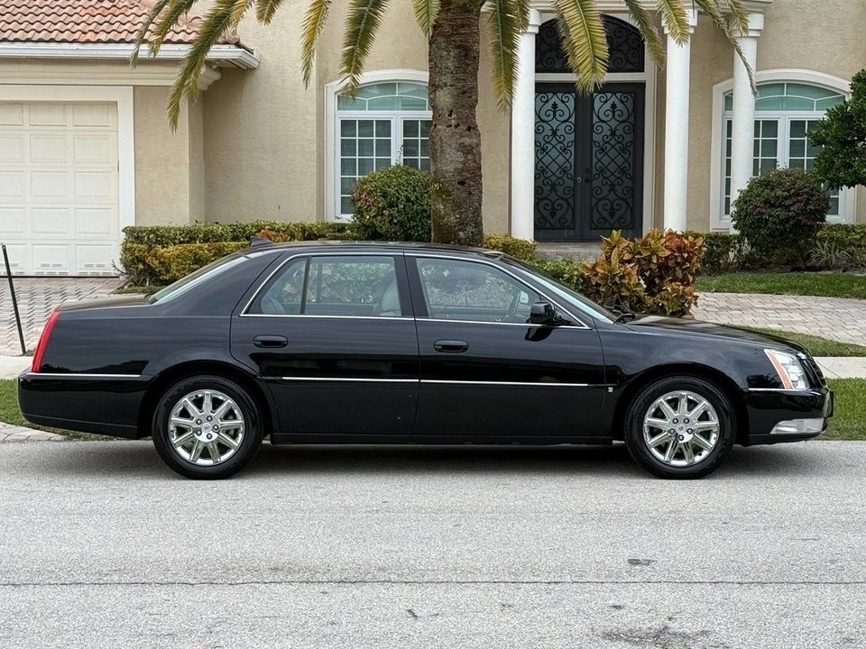 2010 Cadillac DTS - Image 2 of 21
