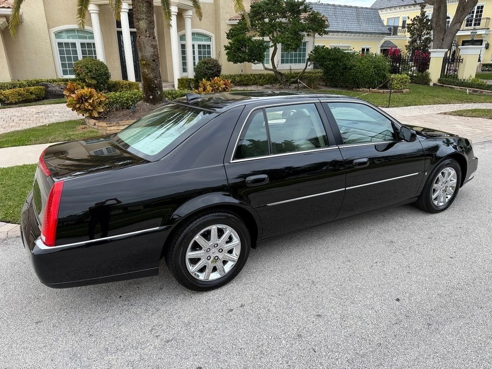 2010 Cadillac DTS - Image 3 of 21