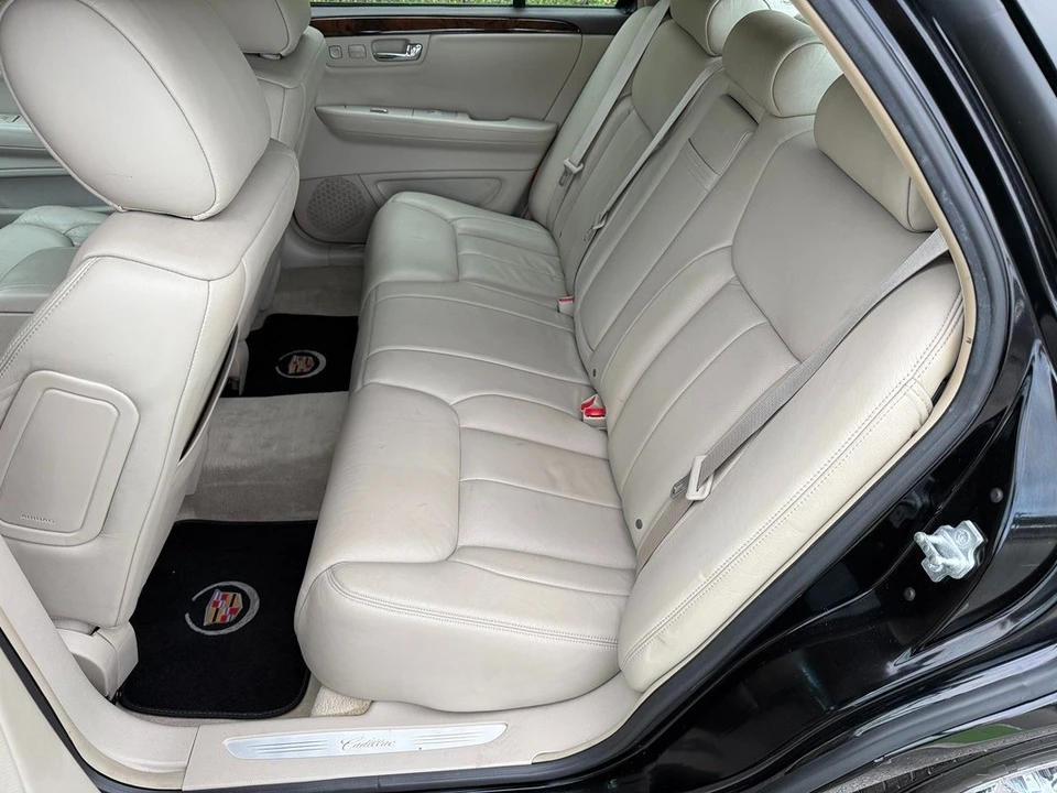 2010 Cadillac DTS - Image 20 of 21