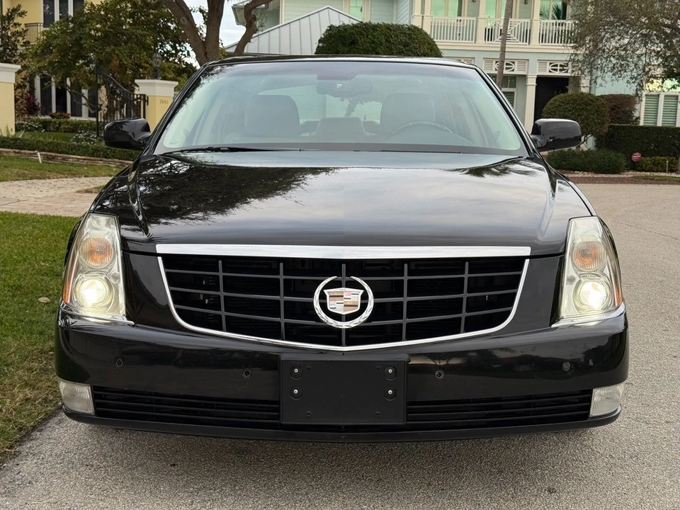 2010 Cadillac DTS - Image 9 of 21