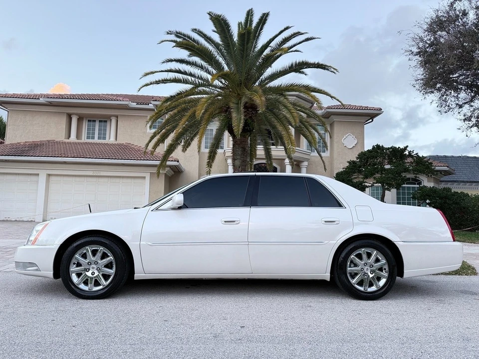 2010 Cadillac DTS - Image 6 of 21