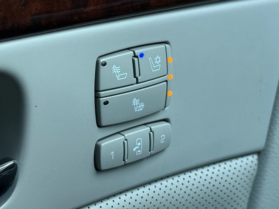 2010 Cadillac DTS - Image 14 of 21