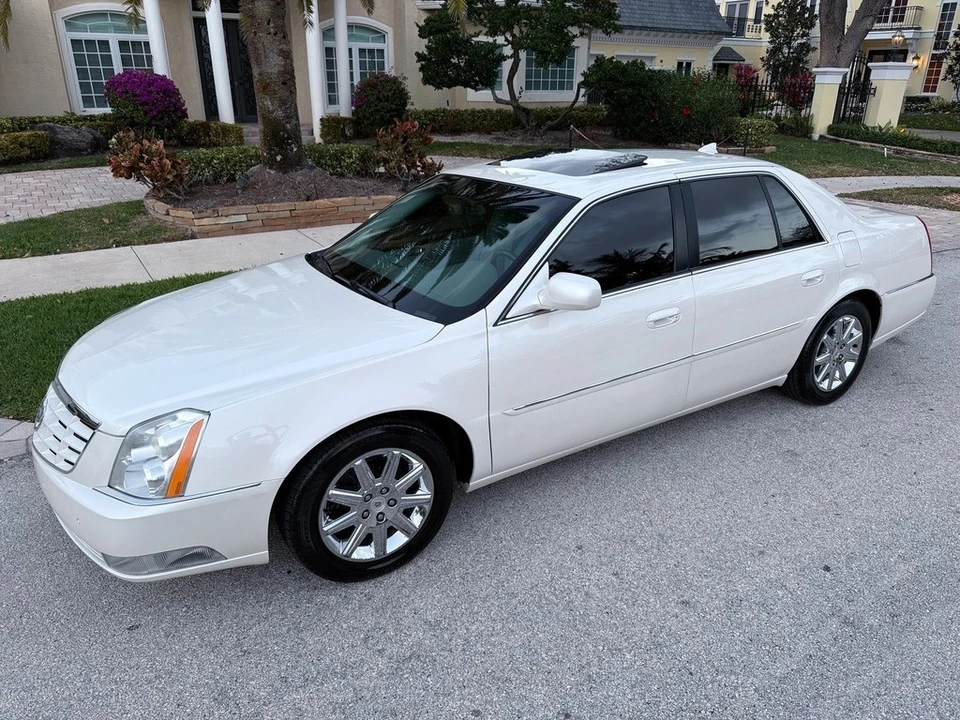 2010 Cadillac DTS - Image 7 of 21