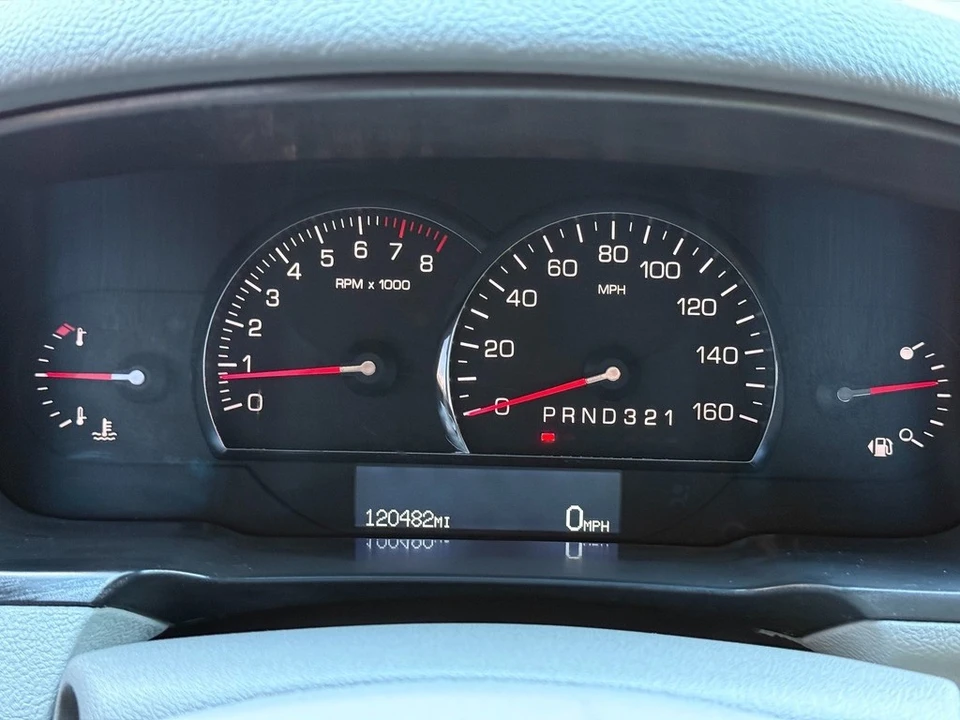 2010 Cadillac DTS - Image 11 of 21